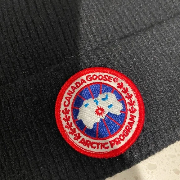 CANADA GOOSE MACMILLAN PARKA
Brand New With Tags +MATCHING FREE BEANIE - Picture 7 of 7